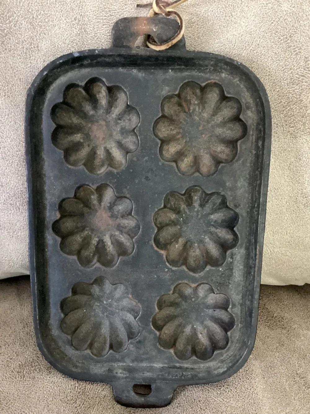 Vintage Turks head cast iron gem muffin pan no bundle